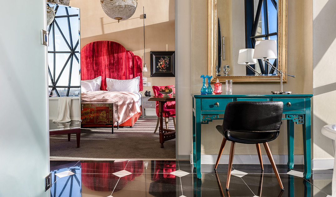 2-Red-silo-room-bedroom-scaled-(2)